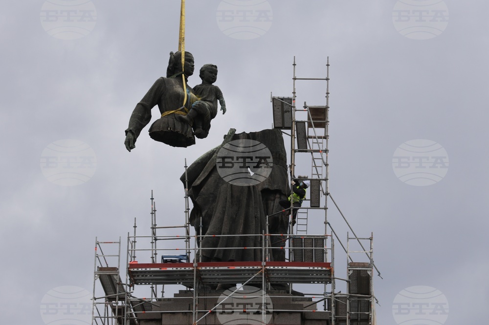 Sofia Municipality to Acquire Sculptural Figures of Soviet Army Monument from State