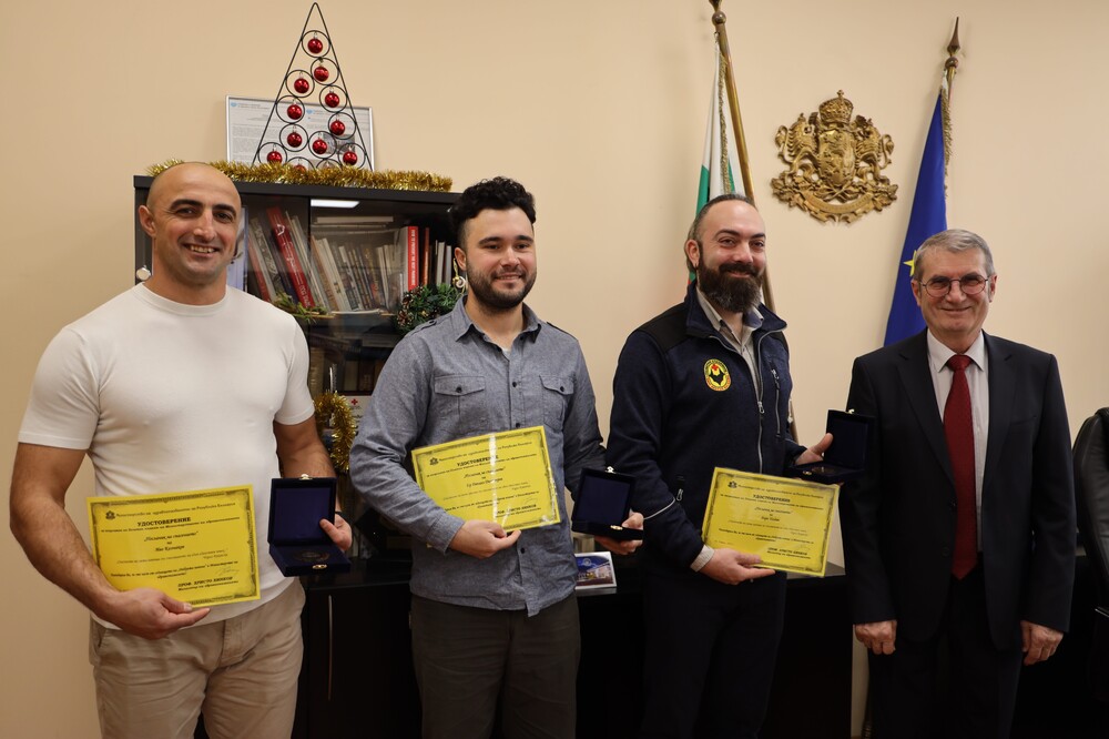 Министерство на здравеопазването: Сдружение „Пещерно спасяване“ с награда от министър Хинков