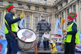 Румъния - полицаи - протест