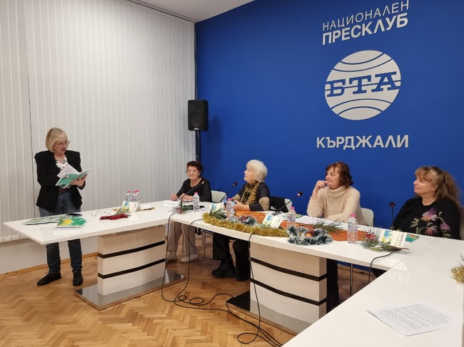 Стихосбирката „На утрото да съм сестра“ на поетесата Светла Узунова-Сандова бе представена в Кърджали
