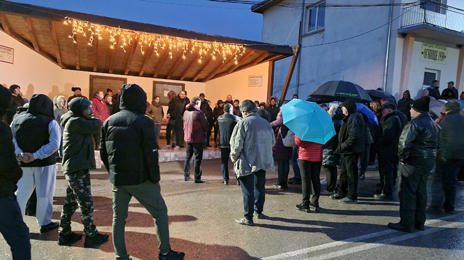 Недоволни жители на врачанските села Паволче и Челопек искат окончателно решение на проблема с постоянното спиране на тока
