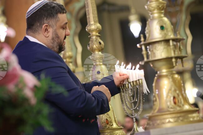 Нека никога не спираме светлината на ханукията да ни озарява, каза Максим Делчев от Централния израилтянски духовен съвет