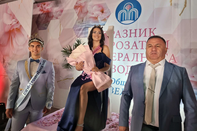 Ивелина Тотева и Валери Димитров са новите "Царица Роза" и "Цар на минералната вода" в Павел баня