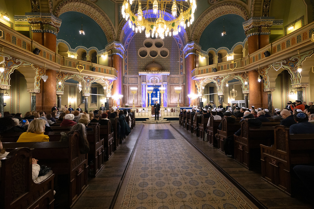 Румен Радев: Светлината неизбежно побеждава мрака, стига да има хора с доблест и кураж, които не се страхуват да се борят за нея