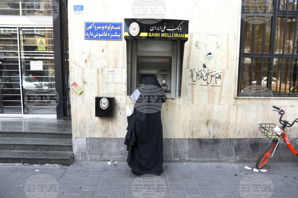 Управителят на централната банка на Иран подаде оставка на фона на рязкото обезценяване на риала и влошаващите се икономически условия