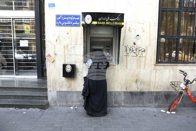 Управителят на централната банка на Иран подаде оставка на фона на рязкото обезценяване на риала и влошаващите се икономически условия