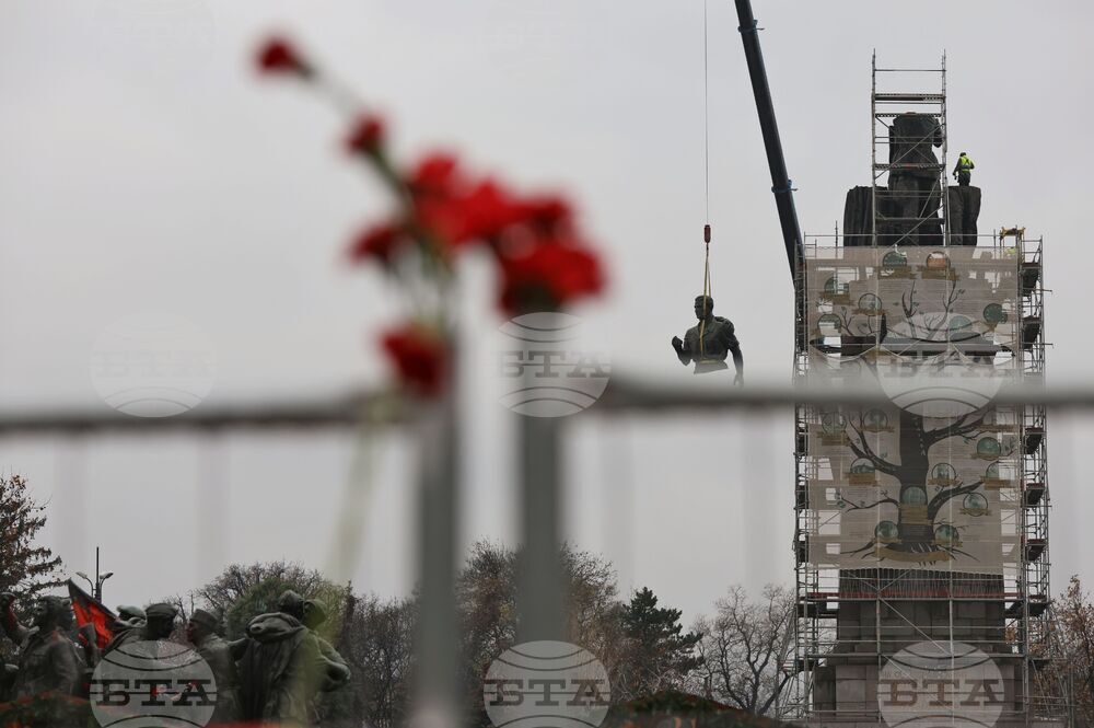 Council of Ministers Funds Security, Scaffolding for Dismantled Monument to Soviet Army