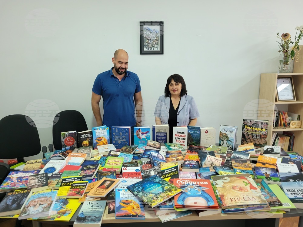 Библиотеката в Силистра получи дарение от 150 нови книги