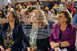 Ловеч - конференция - френски език - Илияна Йотова