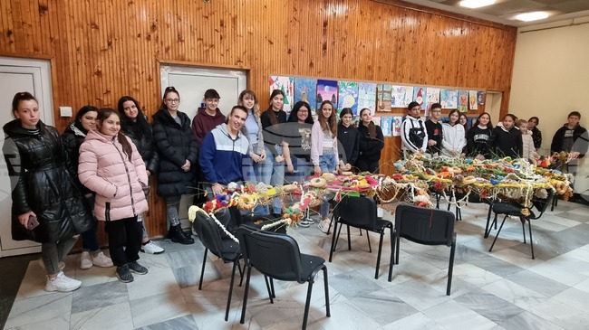 Хасково - Младежки център - сурвачка