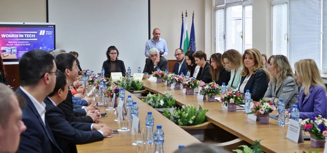 Вицепрезидентът Илияна Йотова подкрепи инициатива за подобряване на дигиталните умения на жените