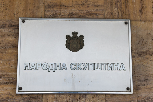 На екип на опозиционната телевизия Ен 1 бе забранено да влезе в сградата на сръбската Републиканска избирателна комисия