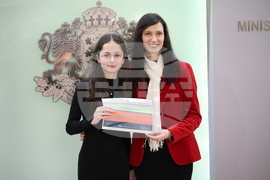 „Жените и дипломацията - посланик за един ден“ - национален конкурс