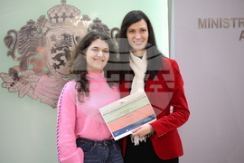 „Жените и дипломацията - посланик за един ден“ - национален конкурс