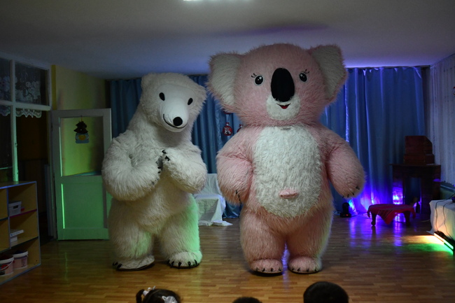 Община Кубрат: С великолепно шоу децата от детска градина „Здравец“ в град Кубрат посрещнаха Дядо Коледа 