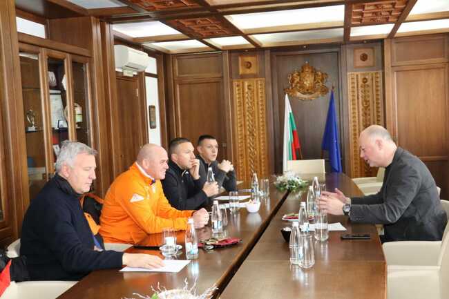 Община Банско: Кметът на Банско е домакин на среща с председателя на парламента и местни кметове за развитието на Разложка котловина