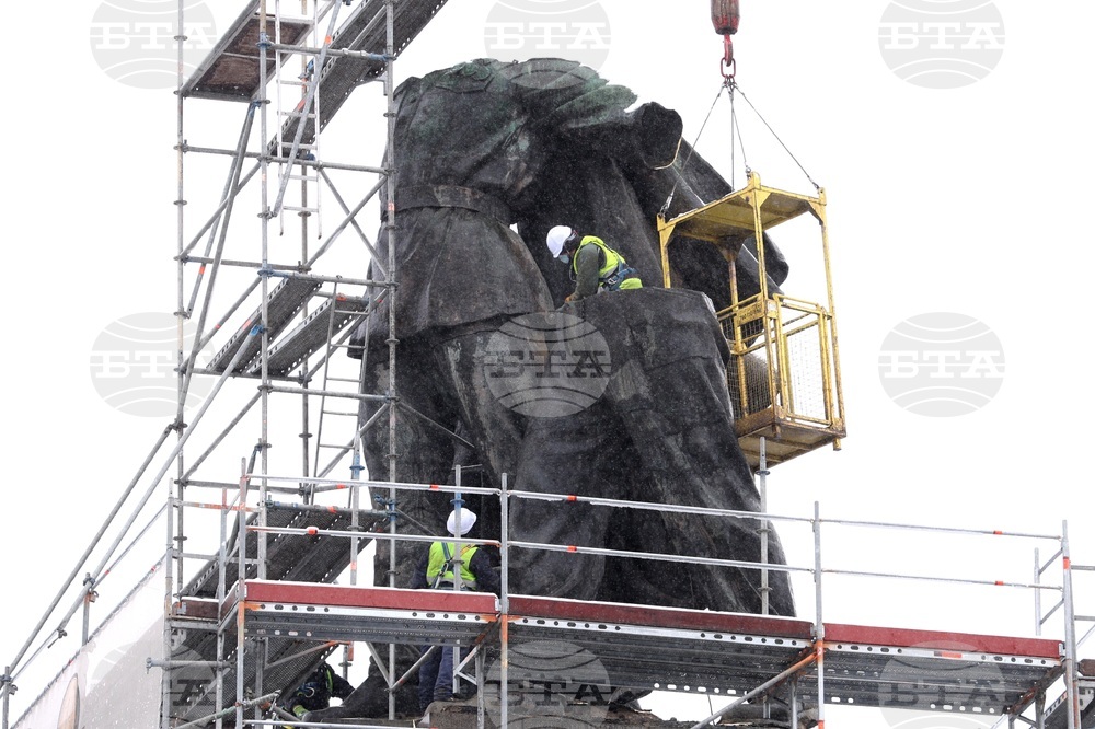 Паметник на съветската армия - демонтаж