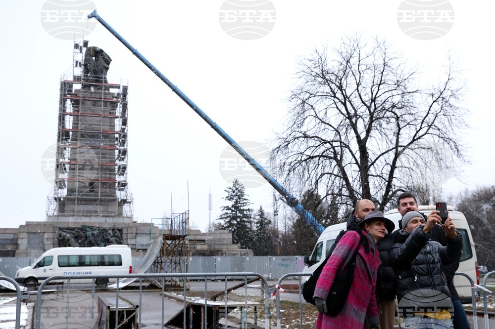 Паметник на съветската армия - демонтаж