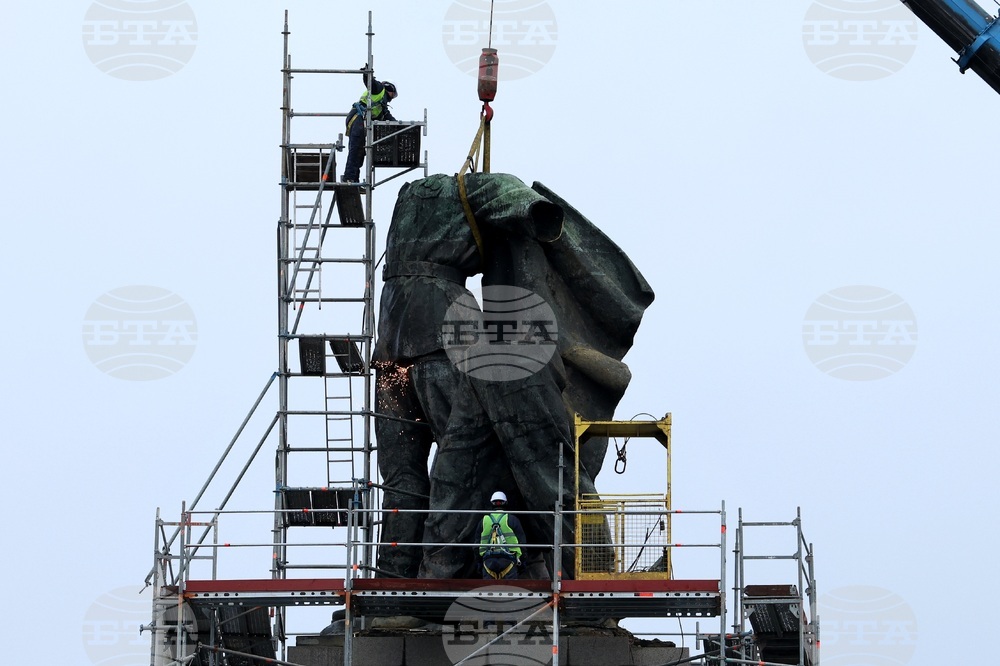 Паметник на съветската армия - демонтаж