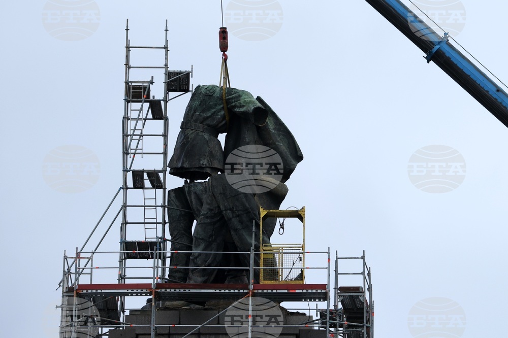 Паметник на съветската армия - демонтаж