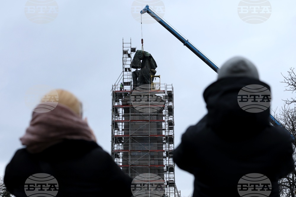 Паметник на съветската армия - демонтаж