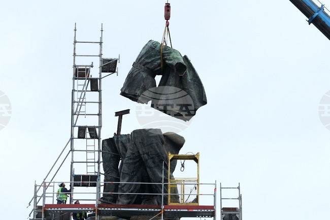 Паметник на съветската армия - демонтаж