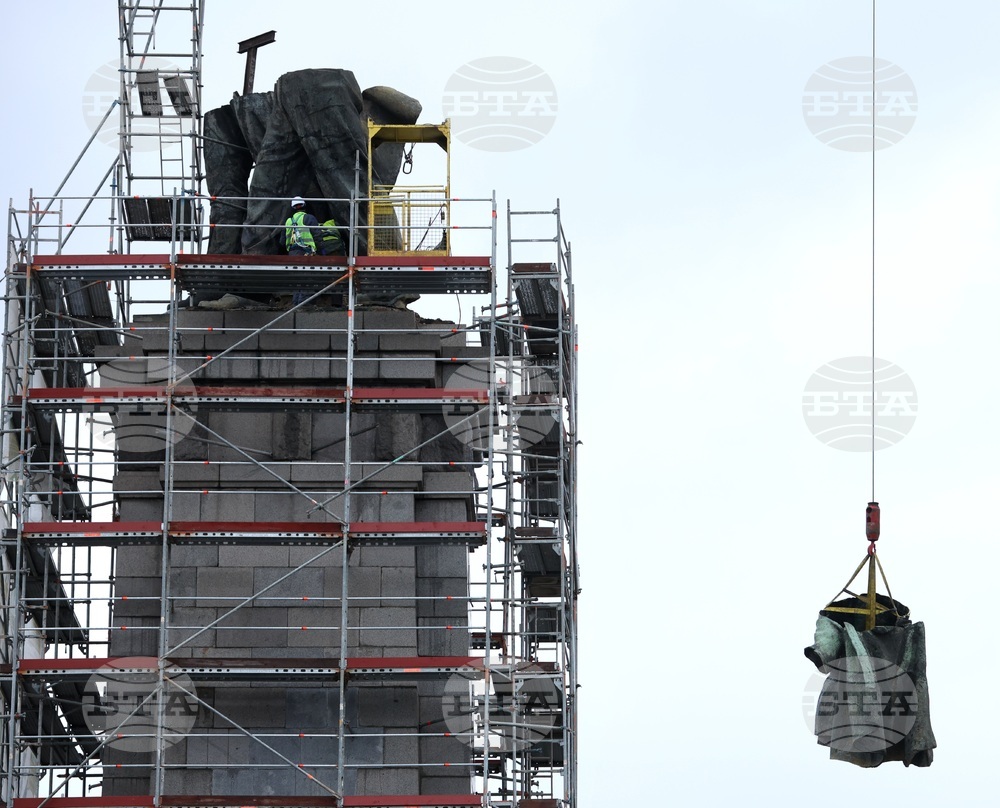 Паметник на съветската армия - демонтаж