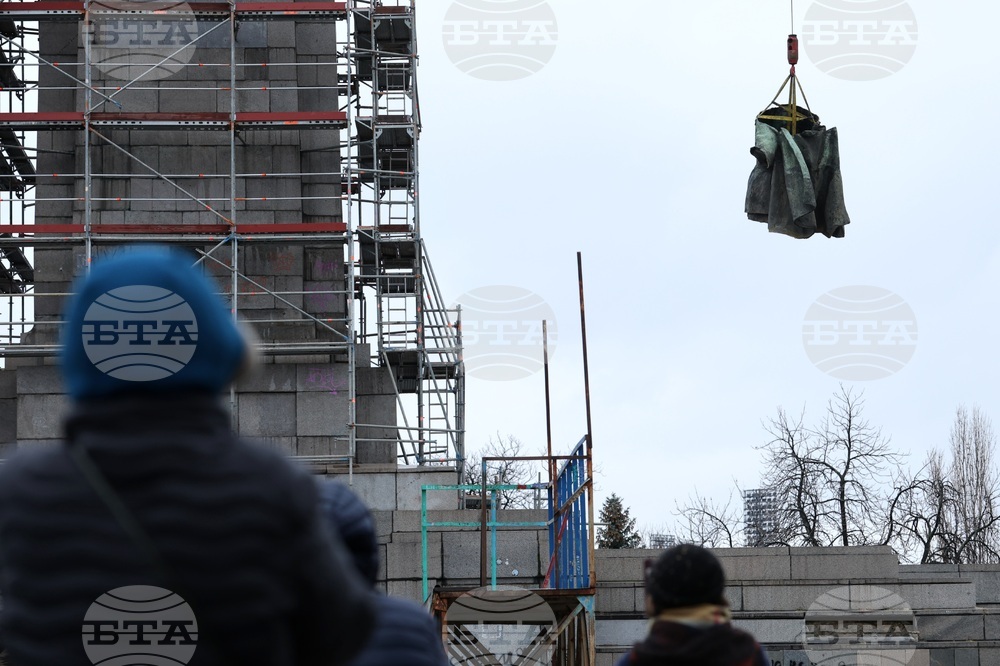 Паметник на съветската армия - демонтаж