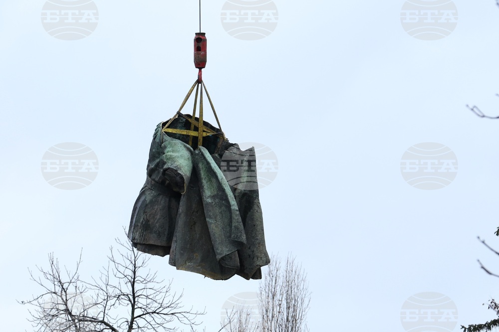 Паметник на съветската армия - демонтаж