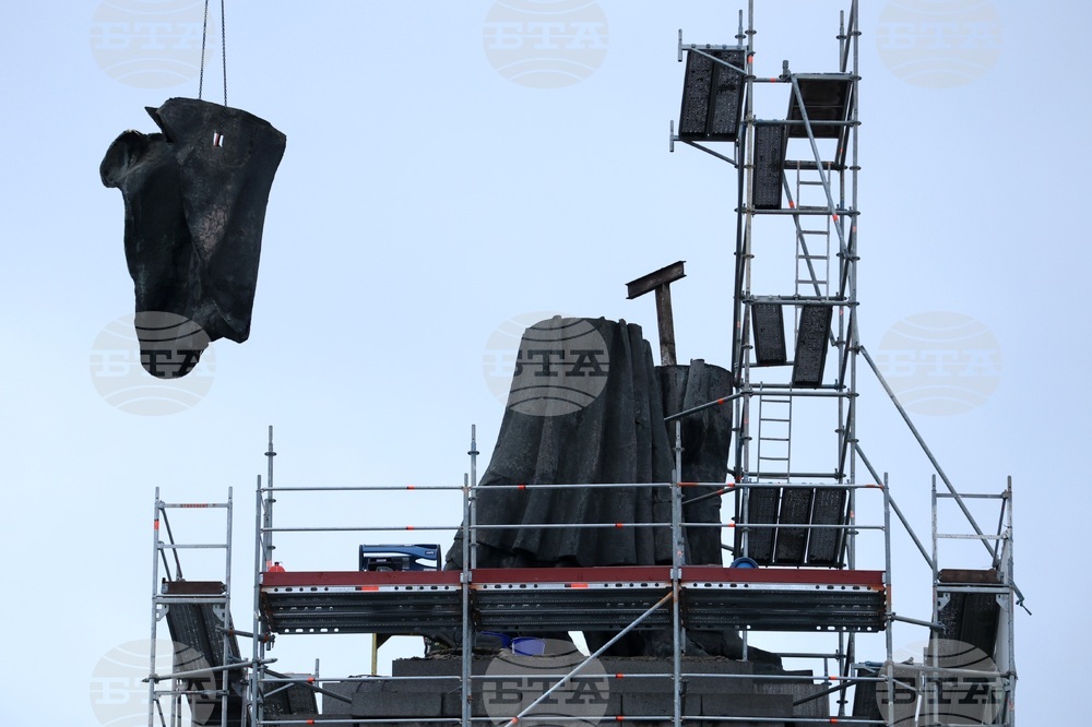 Паметник на съветската армия - демонтаж