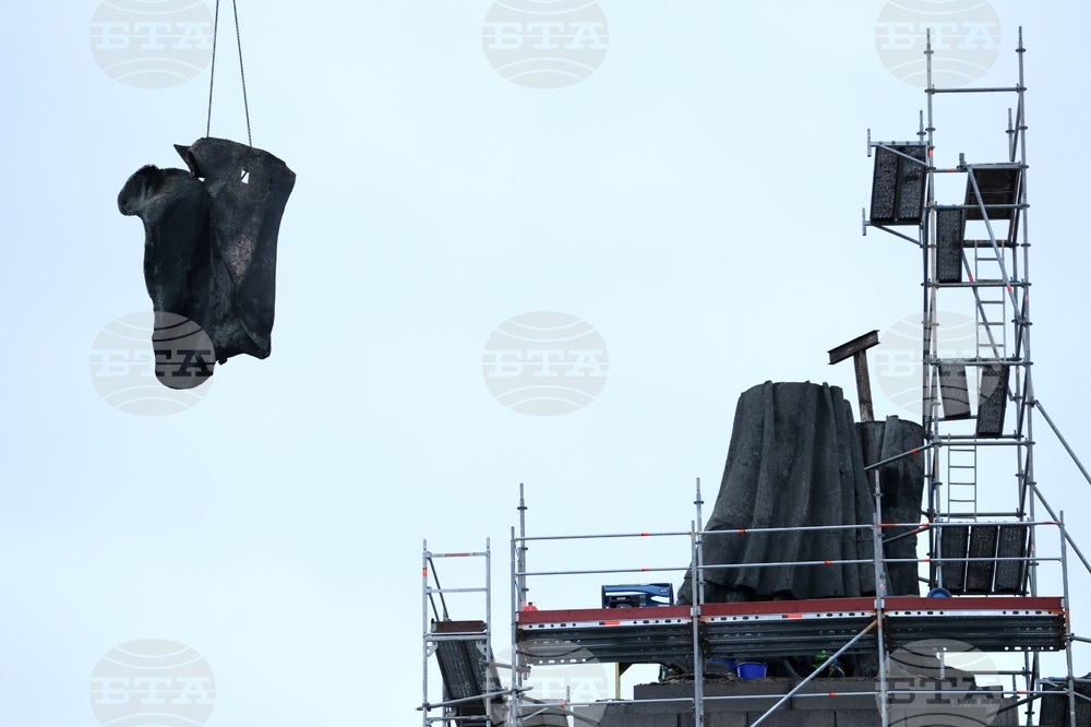 Паметник на съветската армия - демонтаж