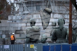 Паметник на съветската армия - демонтаж