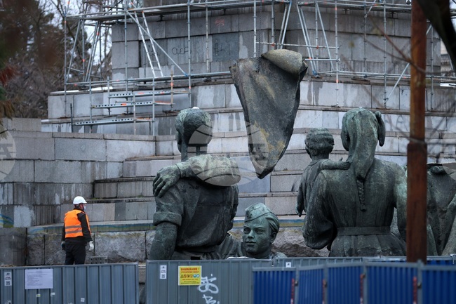 През нощта е направен опит за кражба на елементи от Паметника на Съветската армия, съобщи областният управител на София Стефан Арсов 