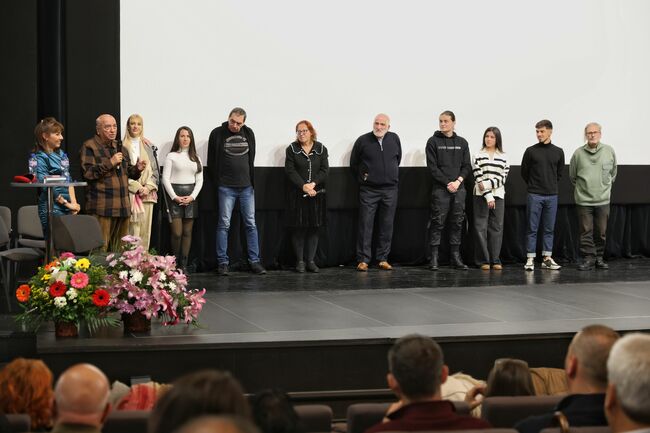 Премиерата на "Хени. Приятелството - смисъл и спасение" срещна бургаската публиката с целия екип на филма