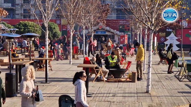 Предизборен Белград е обхванат от духа на предстоящите коледно-новогодишни празници