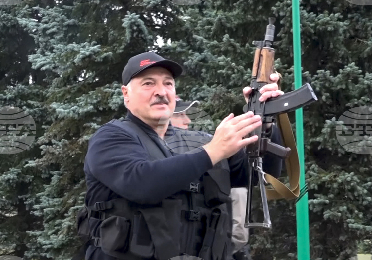 БТА :: Лукашенко: Беларус иска мир, но се готви за война