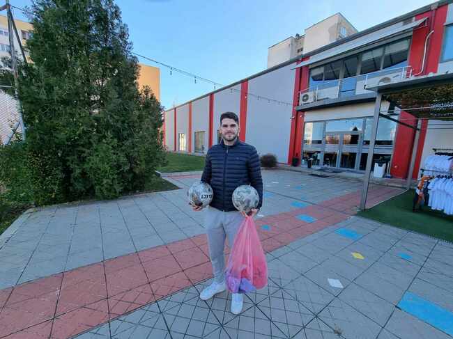 Коледен турнир по футбол в Кюстендил набира средства за купуване на мобилен дефибрилатор, който да е публично достъпен