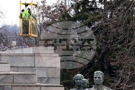 Паметник - демонтаж