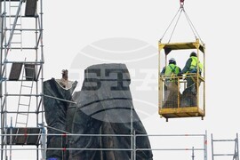 Паметник - демонтаж