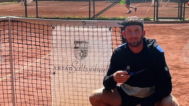 Леонид Шейнгезихт достигна до четвъртфиналите на двойки на турнир по тенис в Испания, заедно с Иван Иванов ще играят в основната схема на сингъл