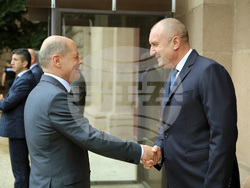 Държавният глава проведе среща с канцлера на Федерална република Германия Олаф Шолц, който бе на посещение у нас