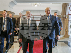 Държавният глава проведе среща с канцлера на Федерална република Германия Олаф Шолц, който бе на посещение у нас