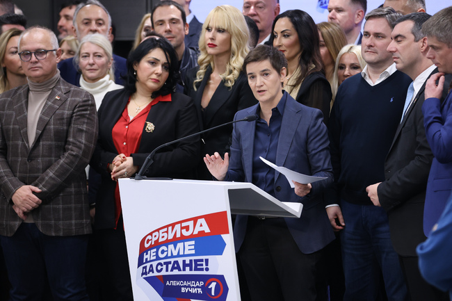 Сръбският премиер Ана Бърнабич призова за успокояване на ситуацията в страната