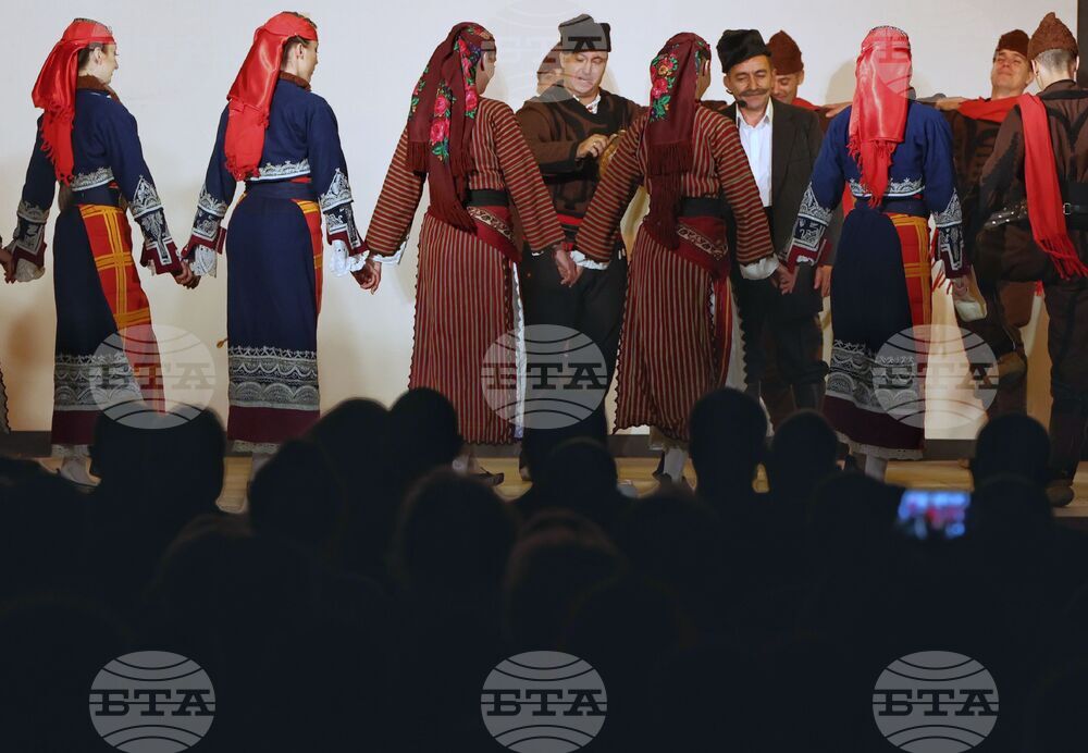 Националният фолклорен ансамбъл „Българе“ представи спектакъла „Осмото чудо“ в Щутгарт и Франкфурт на Майн