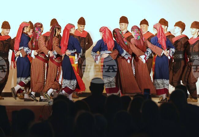 Националният фолклорен ансамбъл „Българе“ ще представи спектакъла „Осмото чудо“ на 31 октомври в Щутгарт