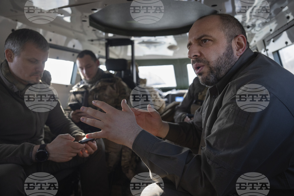 Украинските оръжейни производители получиха първите си военновременни разрешителни за износ, обяви Киев