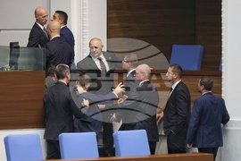 Парламент - извънредно заседание