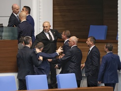 Парламент - извънредно заседание
