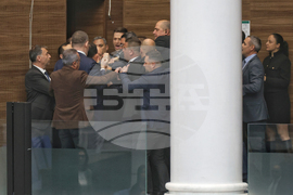 Парламент - извънредно заседание