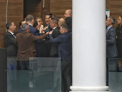 Парламент - извънредно заседание